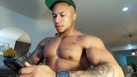 Snapshot of clark_strong chatting on January 26, 1:20 am clark_strong online show from January 26, 1:20 am