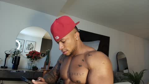 Snapshot of clark_strong chatting on December 31, 6:37 am clark_strong online show from December 31, 6:37 am