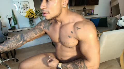 Snapshot of clark_strong chatting on January 28, 10:12 pm clark_strong online show from January 28, 10:12 pm