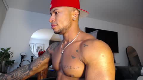Snapshot of clark_strong chatting on December 23, 9:29 pm clark_strong online show from December 23, 9:29 pm
