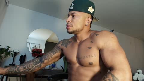 Snapshot of clark_strong chatting on January 12, 10:12 pm clark_strong online show from January 12, 10:12 pm