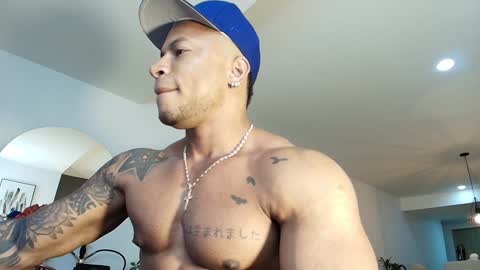Snapshot of clark_strong chatting on February 9, 1:01 am clark_strong online show from February 9, 1:01 am
