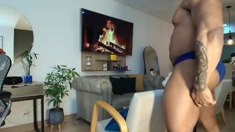 Snapshot of clark_strong chatting on February 20, 9:09 pm clark_strong online show from February 20, 9:09 pm