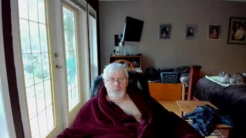 cloudalert62 online show from November 19, 4:40 pm