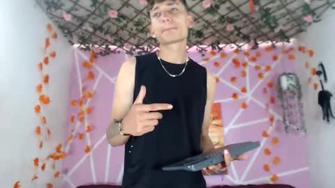Snapshot of club_latinboys chatting on September 28, 2:59 pm club_latinboys online show from September 28, 2:59 pm