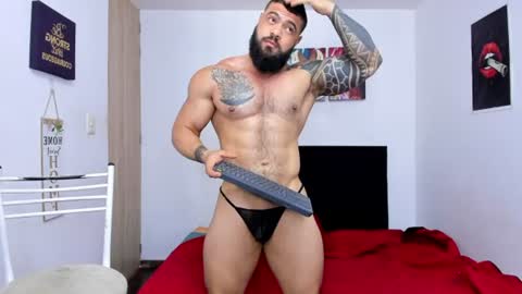 college_muscle_ass online show from July 29, 9:03 pm