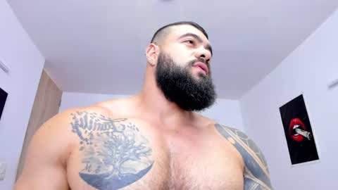 college_muscle_ass online show from July 28, 7:50 pm