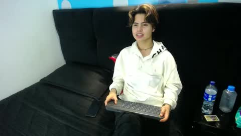 collinstone online show from February 9, 8:56 pm