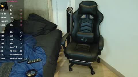 colombianmuscle8 online show from April 22, 2:29 am