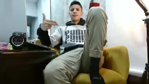 Snapshot of colombianproduction chatting on October 9, 2:16 am Jhon online show from October 9, 2:16 am