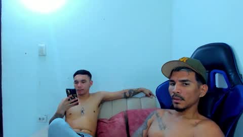 Snapshot of couple_bigcock_ chatting on September 11, 2:43 am aron y stivens online show from September 11, 2:43 am