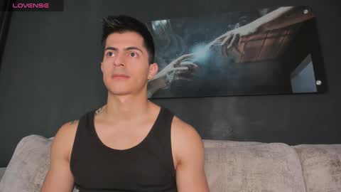Snapshot of crhistian1_ chatting on December 22, 2:27 pm CRHISTIAN online show from December 22, 2:27 pm