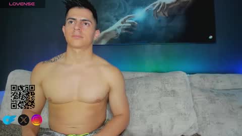 Snapshot of crhistian1_ chatting on March 6, 8:27 pm CRHISTIAN online show from March 6, 8:27 pm
