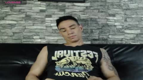 Snapshot of cris_angel01 chatting on December 25, 11:00 am Cris online show from December 25, 11:00 am