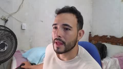 Snapshot of cris_simons chatting on January 24, 2:07 am cris_simons online show from January 24, 2:07 am