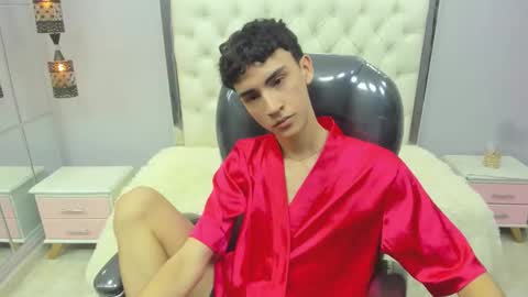 Snapshot of cristalangel9 chatting on October 10, 5:29 pm ANGEL online show from October 10, 5:29 pm