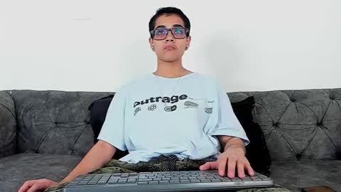 Snapshot of cristian_suarezz_ chatting on October 14, 9:00 pm cristian_suarezz_ online show from October 14, 9:00 pm