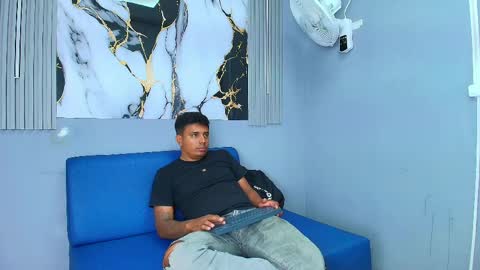 cristopher_collins2 online show from May 1, 5:54 am