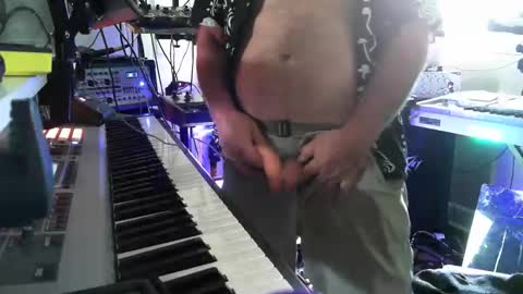 cum4me2i812 online show from April 24, 9:17 pm