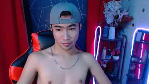 Snapshot of cumhavefun25 chatting on December 7, 8:33 am ask me online show from December 7, 8:33 am