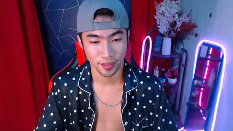 Snapshot of cumhavefun25 chatting on December 9, 11:09 pm ask me online show from December 9, 11:09 pm