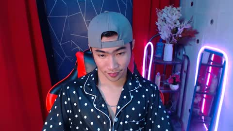 Snapshot of cumhavefun25 chatting on December 11, 5:54 pm ask me online show from December 11, 5:54 pm
