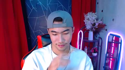 Snapshot of cumhavefun25 chatting on December 18, 6:35 pm ask me online show from December 18, 6:35 pm