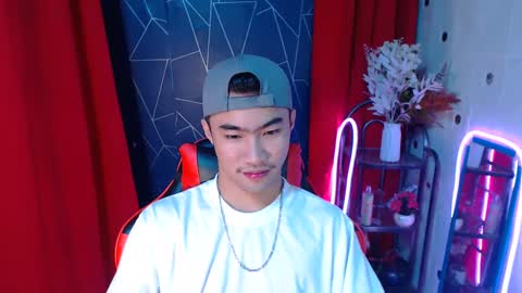Snapshot of cumhavefun25 chatting on December 19, 3:19 pm ask me online show from December 19, 3:19 pm