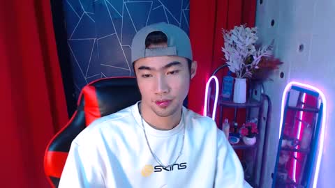 Snapshot of cumhavefun25 chatting on December 9, 1:04 pm ask me online show from December 9, 1:04 pm