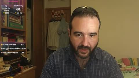 Snapshot of curiosillo1983 chatting on October 14, 2:35 pm curiosillo1983 online show from October 14, 2:35 pm