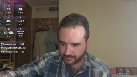 Snapshot of curiosillo1983 chatting on October 16, 9:01 pm curiosillo1983 online show from October 16, 9:01 pm