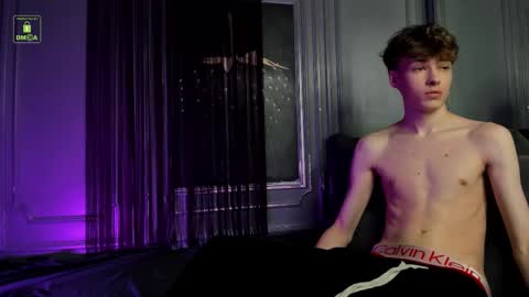 Snapshot of curlytwinkboy chatting on October 1, 4:16 am KEVIN online show from October 1, 4:16 am