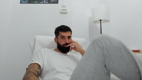 Snapshot of cuteeboy chatting on October 16, 2:36 pm cuteeboy online show from October 16, 2:36 pm