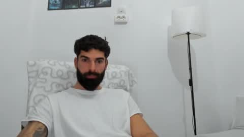 cuteeboy online show from December 16, 6:42 am