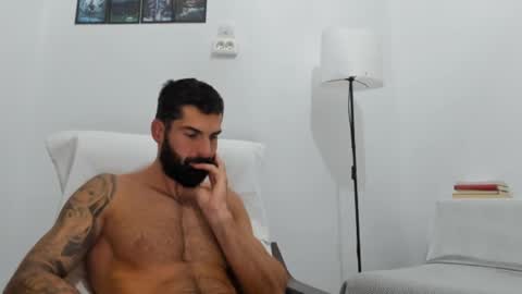 Snapshot of cuteeboy chatting on October 2, 5:44 am cuteeboy online show from October 2, 5:44 am
