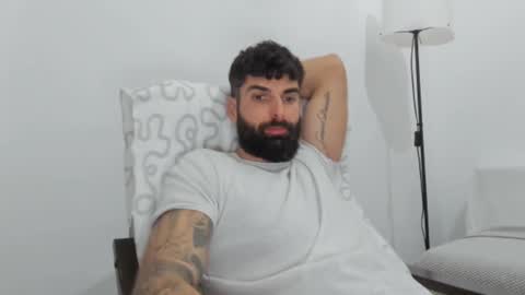 Snapshot of cuteeboy chatting on February 26, 6:32 pm cuteeboy online show from February 26, 6:32 pm