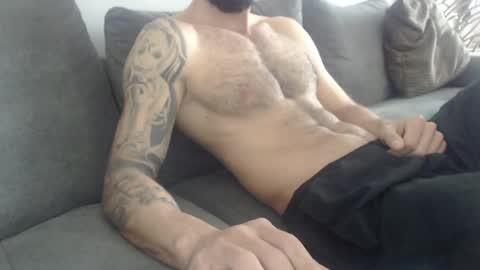 cuteeboy online show from April 20, 6:05 am