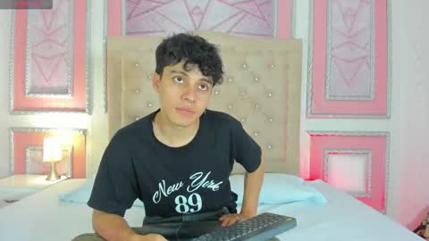 cutenaked_ online show from February 5, 11:39 am