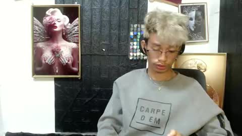 Snapshot of cutie_mico chatting on March 4, 9:51 am cutie_mico online show from March 4, 9:51 am