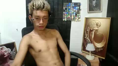 Snapshot of cutie_mico chatting on March 10, 1:34 am cutie_mico online show from March 10, 1:34 am