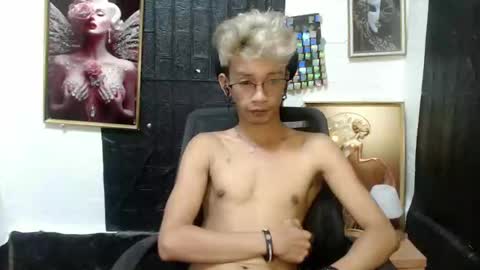 Snapshot of cutie_mico chatting on February 24, 7:11 am cutie_mico online show from February 24, 7:11 am