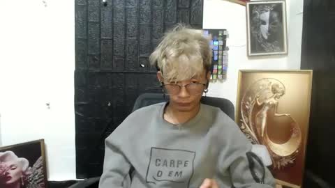 Snapshot of cutie_mico chatting on March 5, 8:32 am cutie_mico online show from March 5, 8:32 am