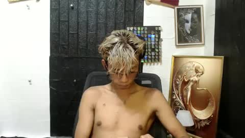 Snapshot of cutie_mico chatting on March 12, 9:02 am cutie_mico online show from March 12, 9:02 am