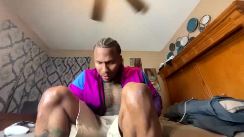 sexy tatted king bbc online show from November 11, 4:50 am