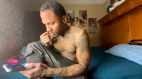 Snapshot of daddyjanimal chatting on December 10, 7:37 am sexy tatted king bbc online show from December 10, 7:37 am