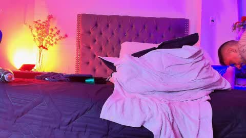 Dallas whitee online show from April 22, 8:57 pm