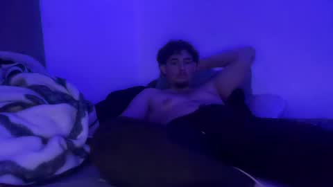 Snapshot of damiam_xj chatting on December 22, 3:22 am damiam xj online show from December 22, 3:22 am