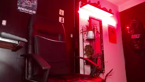 Snapshot of damian_darkside_ chatting on February 4, 12:29 am Damian online show from February 4, 12:29 am