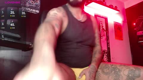 Snapshot of damian_darkside_ chatting on January 27, 12:12 am Damian online show from January 27, 12:12 am