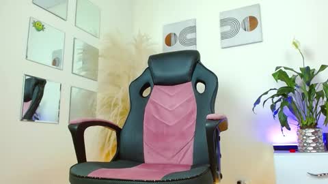 damian_ferrer01 online show from October 21, 9:50 pm